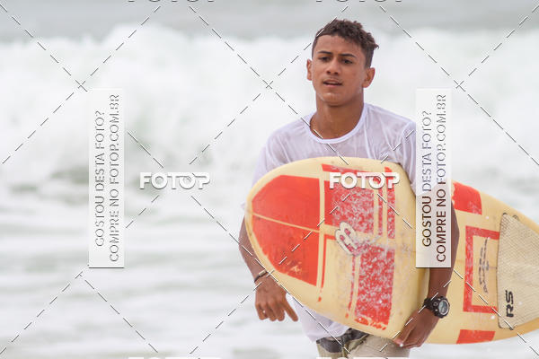 Buy your photos of the eventCampeonato da Escola Municipal de Surf de Maca on Fotop