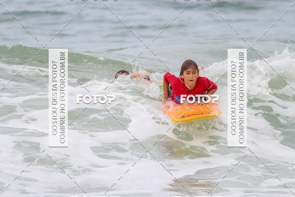 Buy your photos of the eventCampeonato da Escola Municipal de Surf de Maca on Fotop
