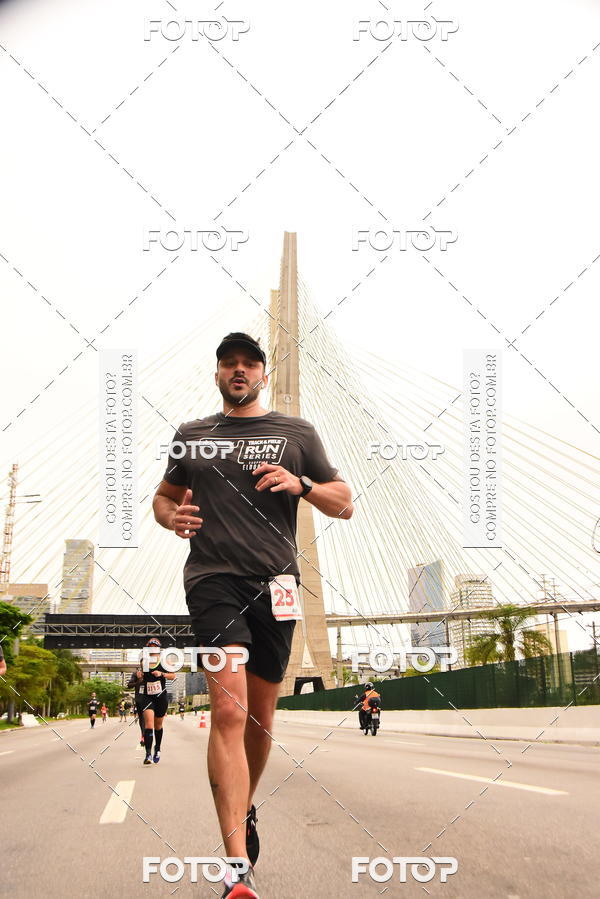 Buy your photos of the eventSantander Track & Field Run Series - Shopping Eldorado on Fotop