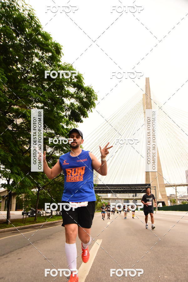 Buy your photos of the eventSantander Track & Field Run Series - Shopping Eldorado on Fotop