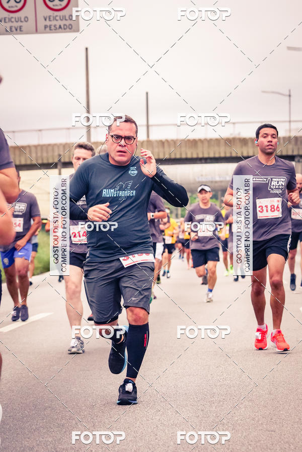 Buy your photos of the eventSantander Track & Field Run Series - Shopping Eldorado on Fotop