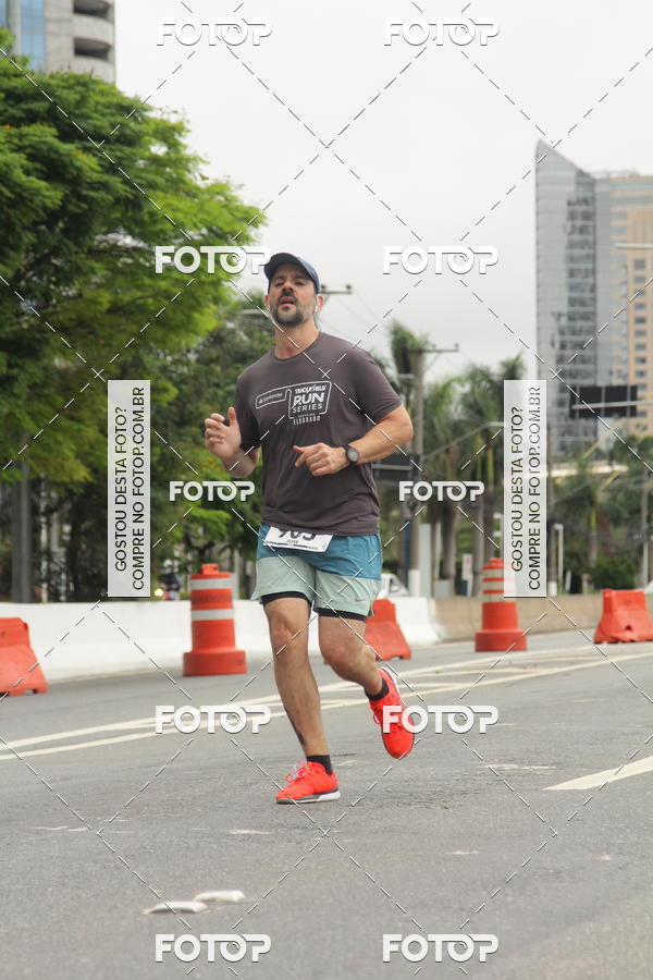 Buy your photos of the eventSantander Track & Field Run Series - Shopping Eldorado on Fotop