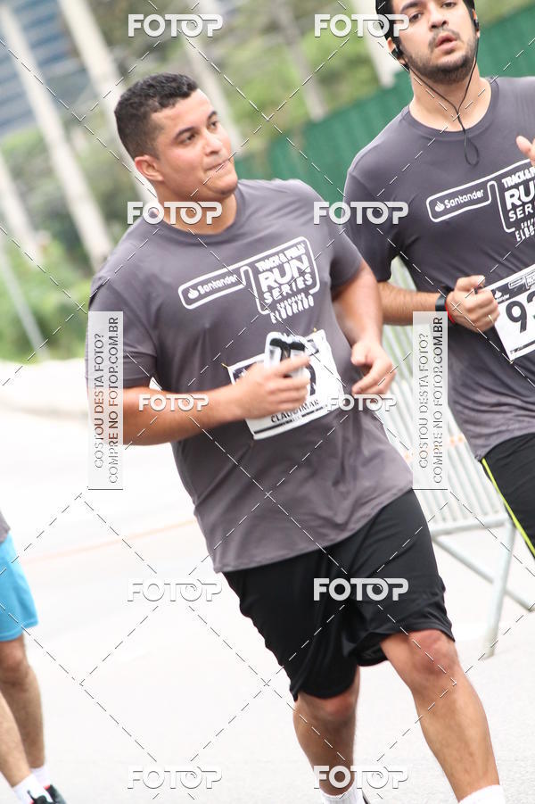 Buy your photos of the eventSantander Track & Field Run Series - Shopping Eldorado on Fotop