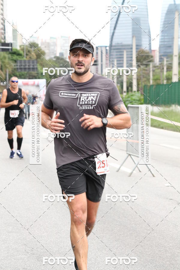 Buy your photos of the eventSantander Track & Field Run Series - Shopping Eldorado on Fotop