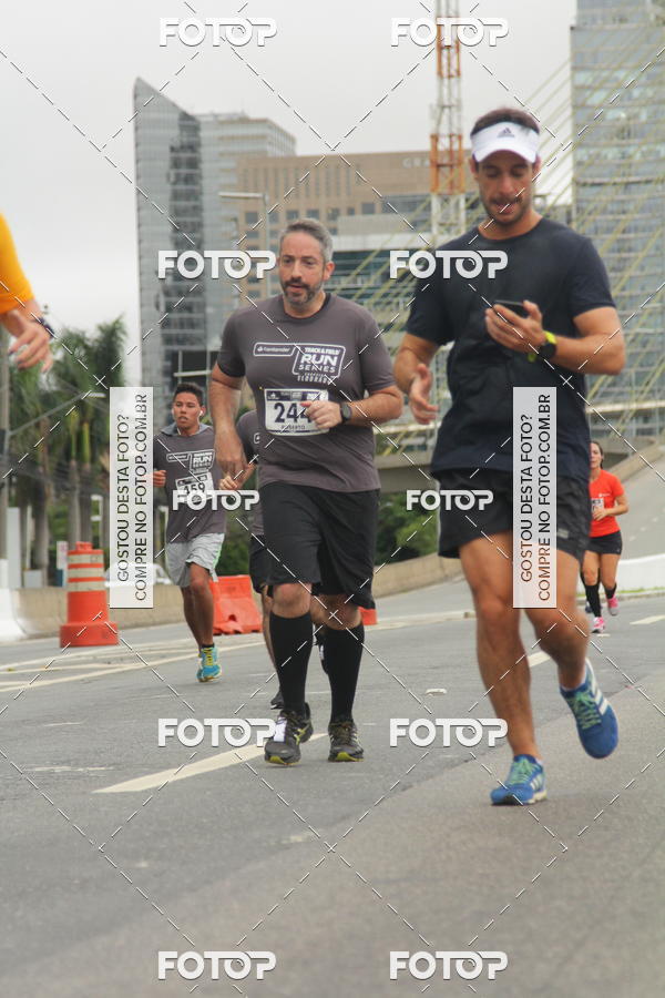 Buy your photos of the eventSantander Track & Field Run Series - Shopping Eldorado on Fotop