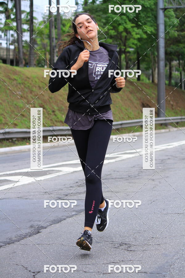 Buy your photos of the eventSantander Track & Field Run Series - Shopping Eldorado on Fotop