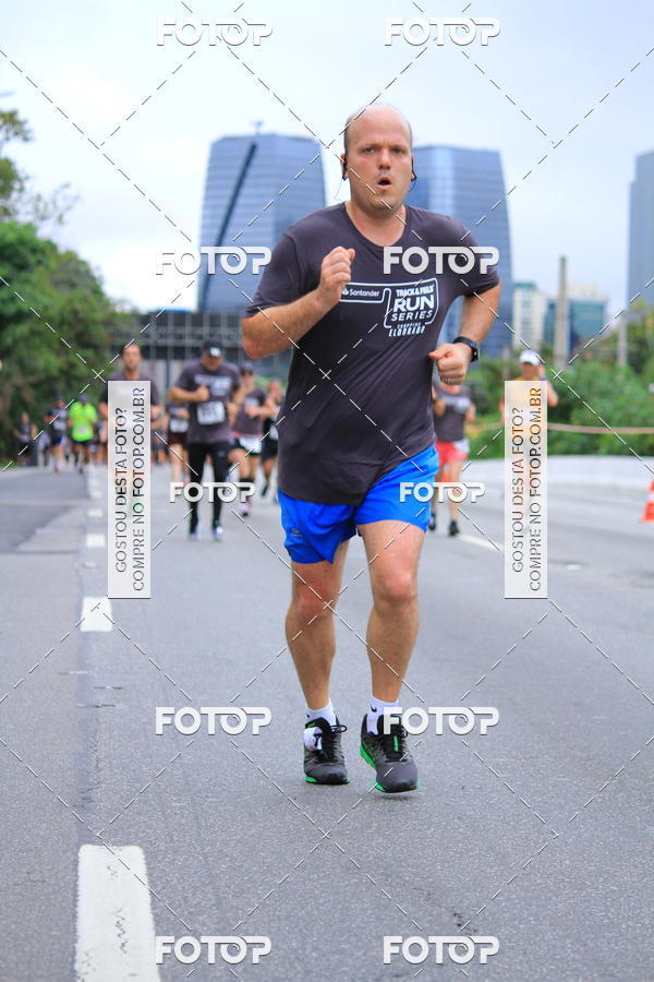 Buy your photos of the eventSantander Track & Field Run Series - Shopping Eldorado on Fotop