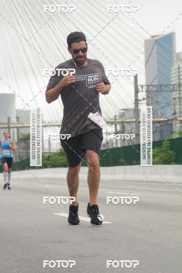 Buy your photos of the eventSantander Track & Field Run Series - Shopping Eldorado on Fotop
