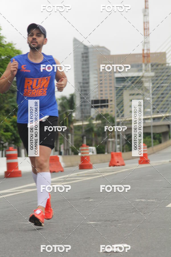 Buy your photos of the eventSantander Track & Field Run Series - Shopping Eldorado on Fotop