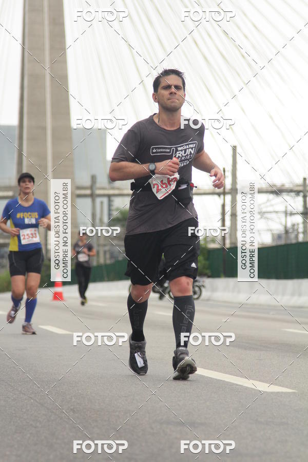 Buy your photos of the eventSantander Track & Field Run Series - Shopping Eldorado on Fotop