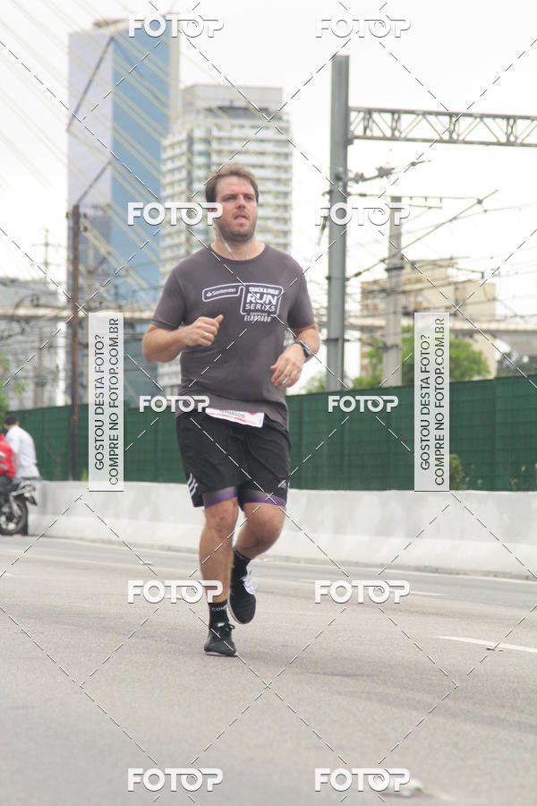 Buy your photos of the eventSantander Track & Field Run Series - Shopping Eldorado on Fotop