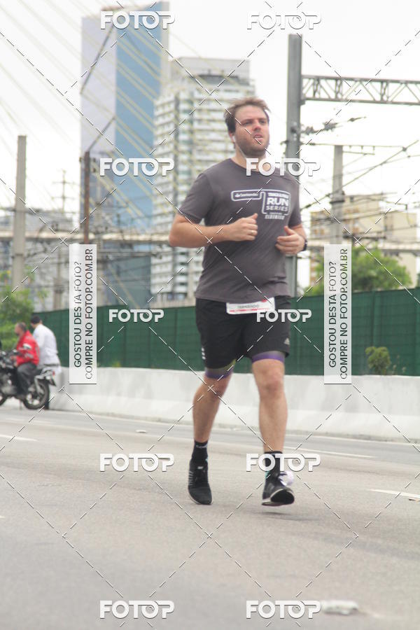 Buy your photos of the eventSantander Track & Field Run Series - Shopping Eldorado on Fotop