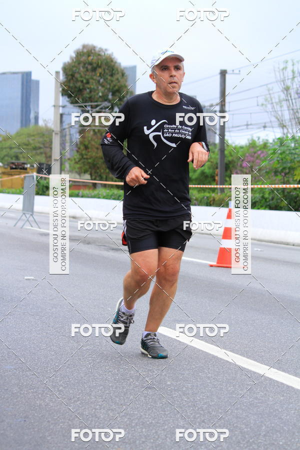 Buy your photos of the eventSantander Track & Field Run Series - Shopping Eldorado on Fotop