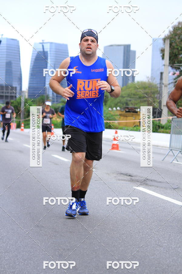Buy your photos of the eventSantander Track & Field Run Series - Shopping Eldorado on Fotop