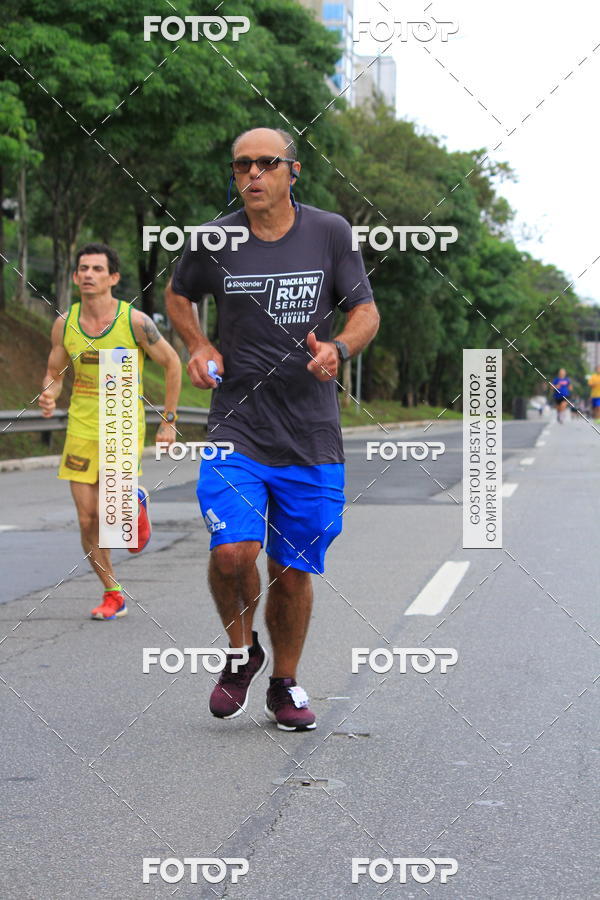 Buy your photos of the eventSantander Track & Field Run Series - Shopping Eldorado on Fotop