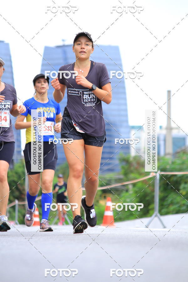 Buy your photos of the eventSantander Track & Field Run Series - Shopping Eldorado on Fotop