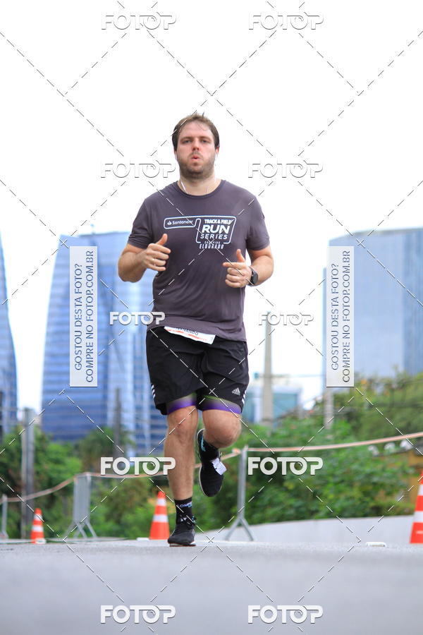 Buy your photos of the eventSantander Track & Field Run Series - Shopping Eldorado on Fotop