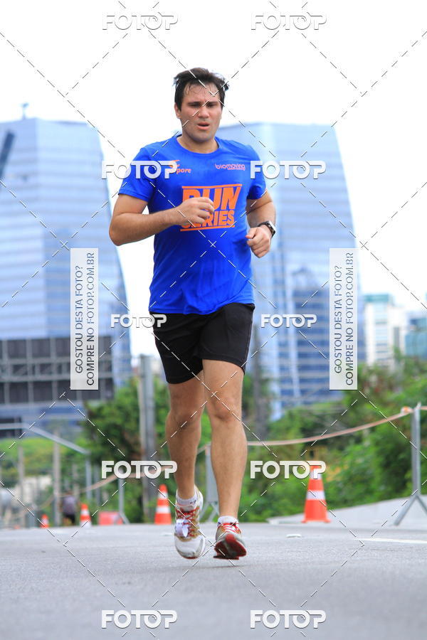 Buy your photos of the eventSantander Track & Field Run Series - Shopping Eldorado on Fotop