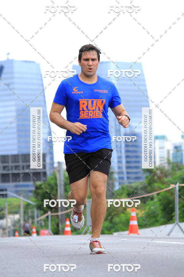 Buy your photos of the eventSantander Track & Field Run Series - Shopping Eldorado on Fotop