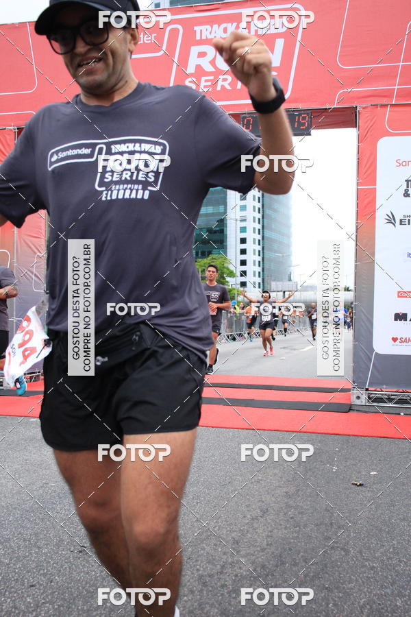 Buy your photos of the eventSantander Track & Field Run Series - Shopping Eldorado on Fotop