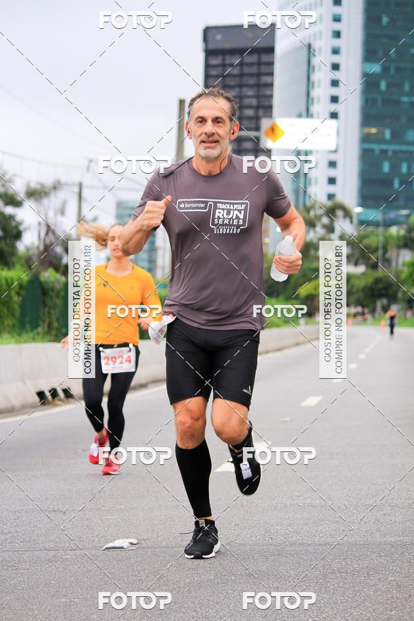 Buy your photos of the eventSantander Track & Field Run Series - Shopping Eldorado on Fotop