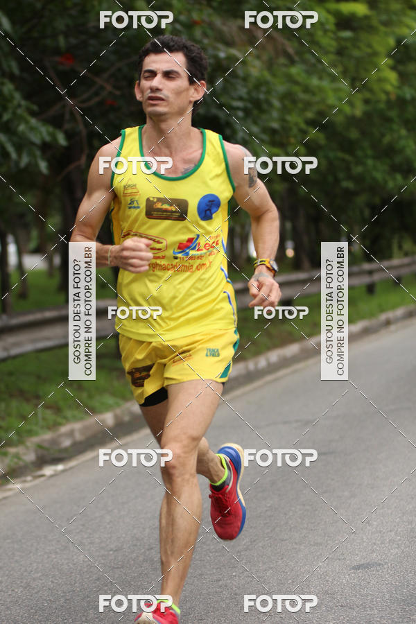 Buy your photos of the eventSantander Track & Field Run Series - Shopping Eldorado on Fotop