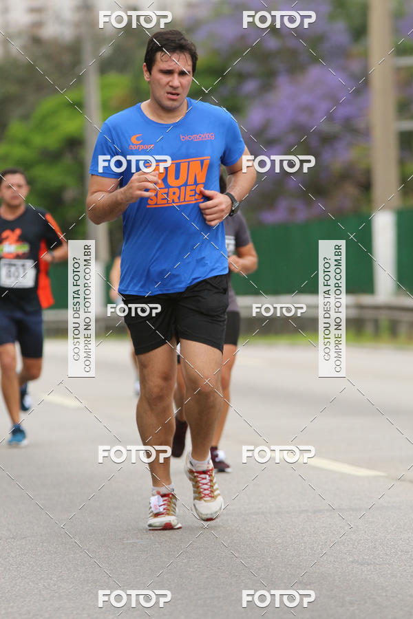 Buy your photos of the eventSantander Track & Field Run Series - Shopping Eldorado on Fotop