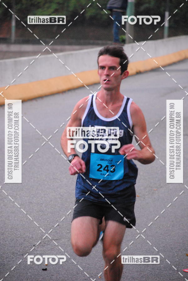 Buy your photos of the eventMeia Maratona Caixa Brusque 2018 on Fotop