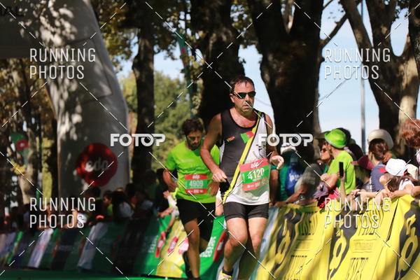 Buy your photos of the eventMeia Maratona Do 2017 on Fotop
