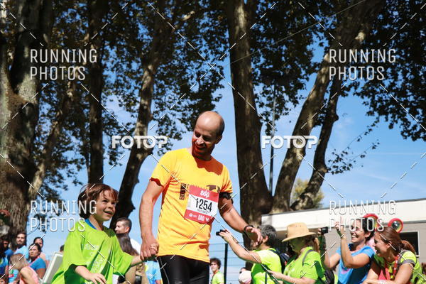 Buy your photos of the eventMeia Maratona Do 2017 on Fotop