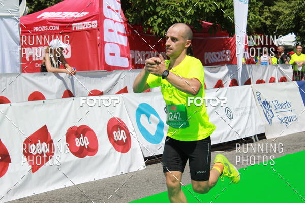 Buy your photos of the eventMeia Maratona Guimares 2016 on Fotop