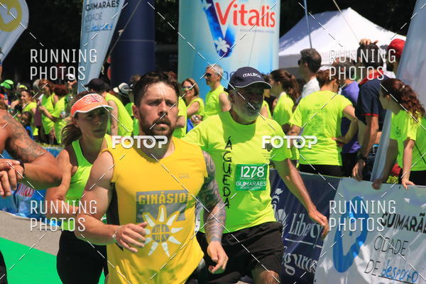 Buy your photos of the eventMeia Maratona Guimares 2016 on Fotop
