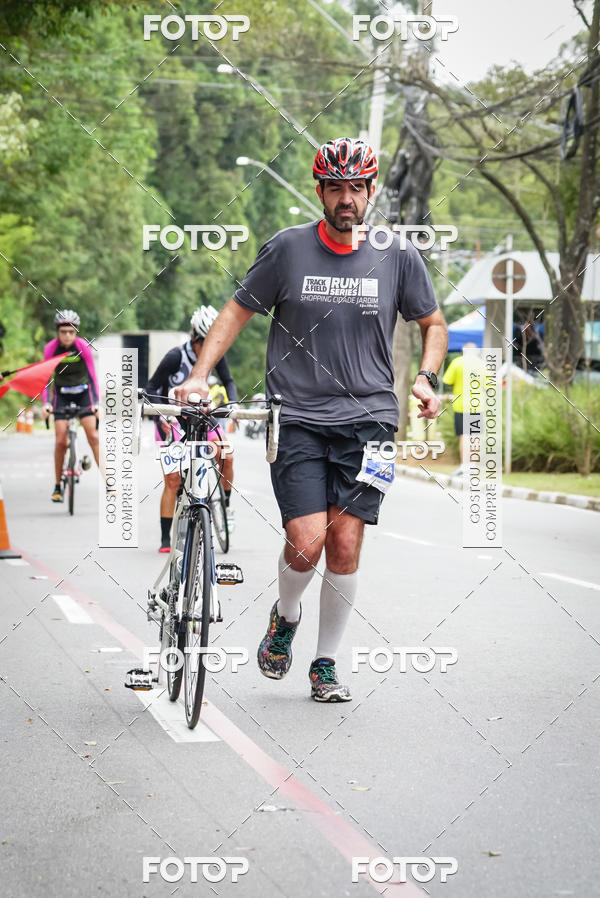 Buy your photos of the eventVSERIES Duathlon & Running on Fotop