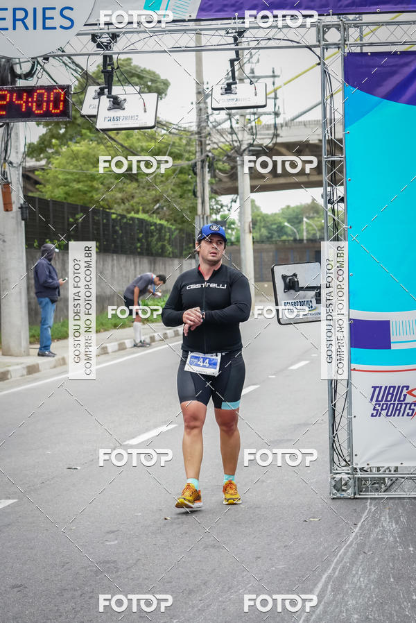 Buy your photos of the eventVSERIES Duathlon & Running on Fotop