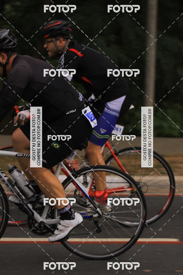 Buy your photos of the eventVSERIES Duathlon & Running on Fotop