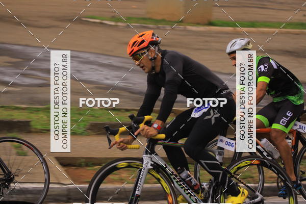 Buy your photos of the eventVSERIES Duathlon & Running on Fotop