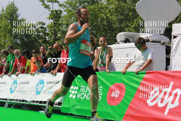 Buy your photos of the eventMeia Maratona Guimares on Fotop