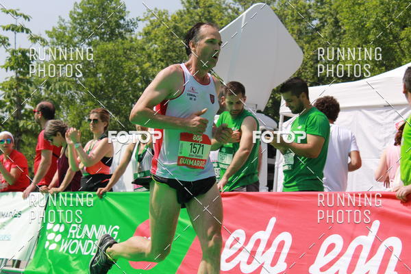 Buy your photos of the eventMeia Maratona Guimares on Fotop