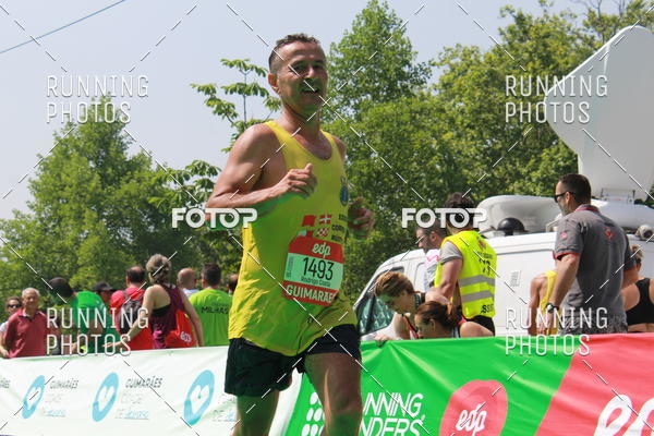Buy your photos of the eventMeia Maratona Guimares on Fotop