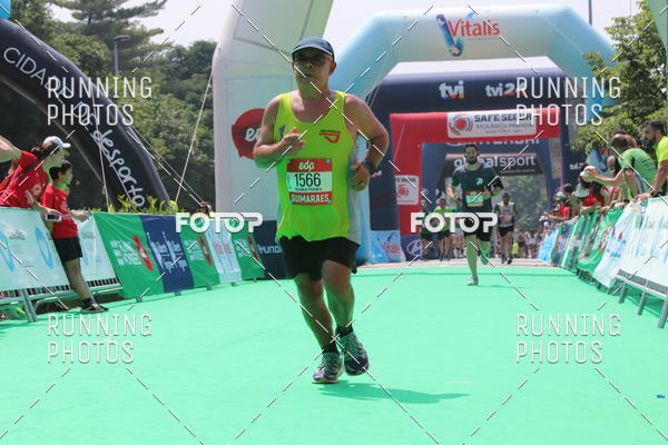 Buy your photos of the eventMeia Maratona Guimares on Fotop
