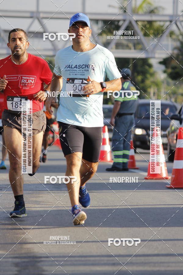 Buy your photos of the eventSantander Track & Field Run Series - Shopping Tambor on Fotop