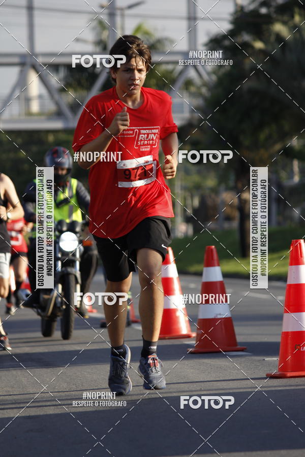 Buy your photos of the eventSantander Track & Field Run Series - Shopping Tambor on Fotop