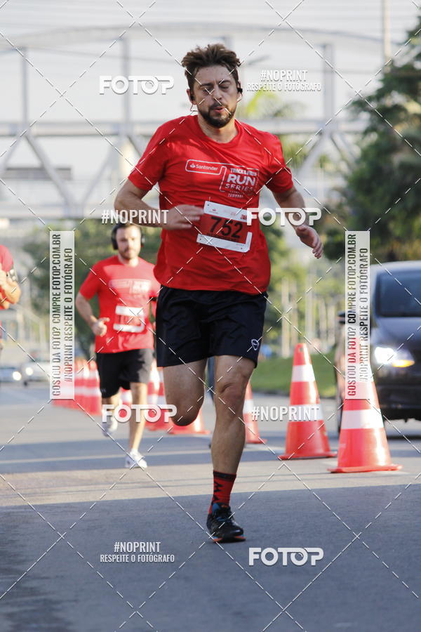 Buy your photos of the eventSantander Track & Field Run Series - Shopping Tambor on Fotop