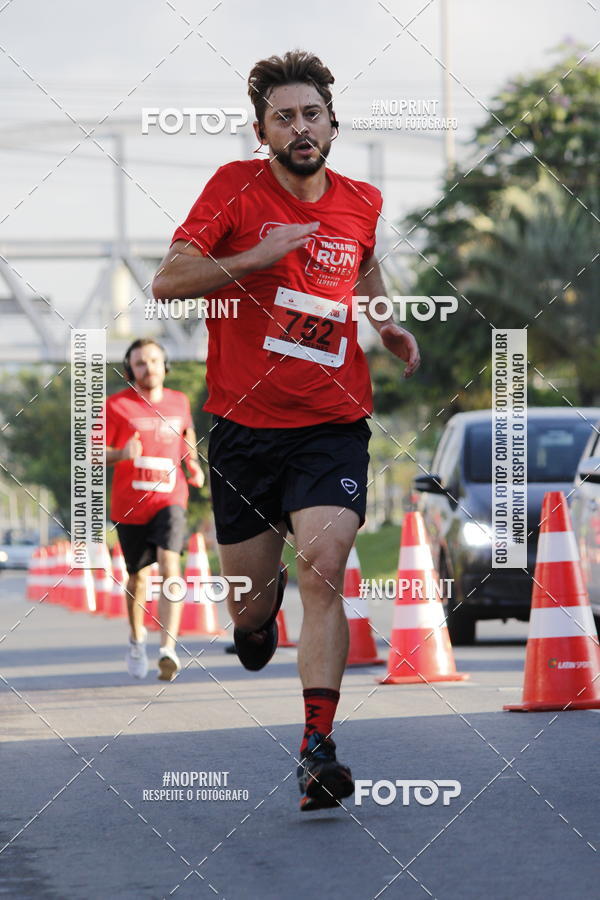 Buy your photos of the eventSantander Track & Field Run Series - Shopping Tambor on Fotop
