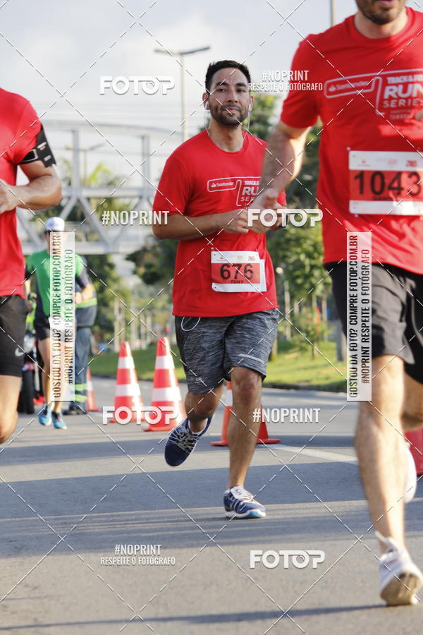 Buy your photos of the eventSantander Track & Field Run Series - Shopping Tambor on Fotop