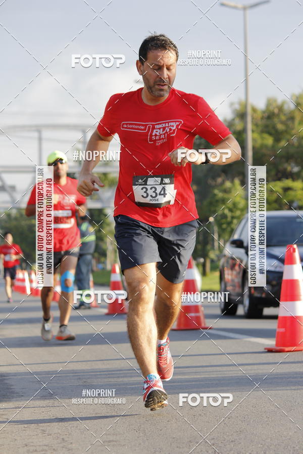 Buy your photos of the eventSantander Track & Field Run Series - Shopping Tambor on Fotop