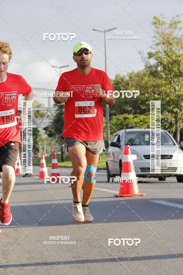 Buy your photos of the eventSantander Track & Field Run Series - Shopping Tambor on Fotop