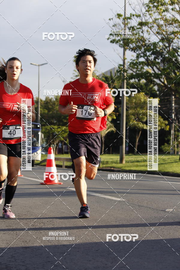 Buy your photos of the eventSantander Track & Field Run Series - Shopping Tambor on Fotop