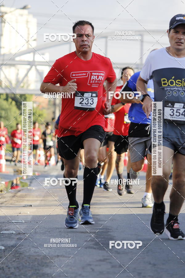 Buy your photos of the eventSantander Track & Field Run Series - Shopping Tambor on Fotop