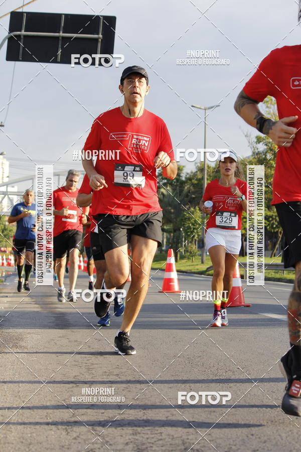 Buy your photos of the eventSantander Track & Field Run Series - Shopping Tambor on Fotop